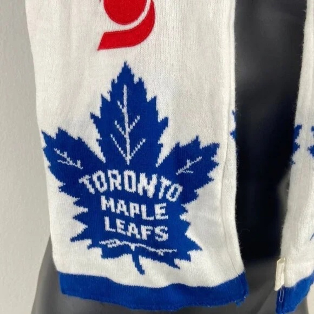 Toronto Maple Leafs Scarf - Picture 3 of 4